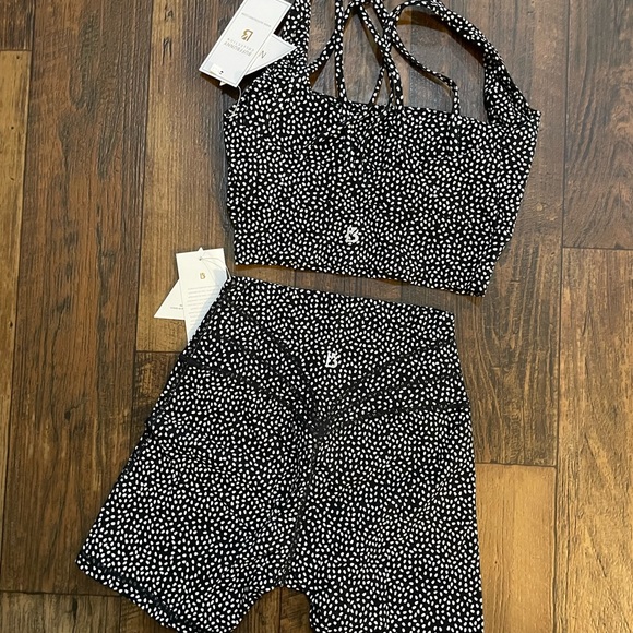 Buff Bunny Collection - Picture 2 of 5